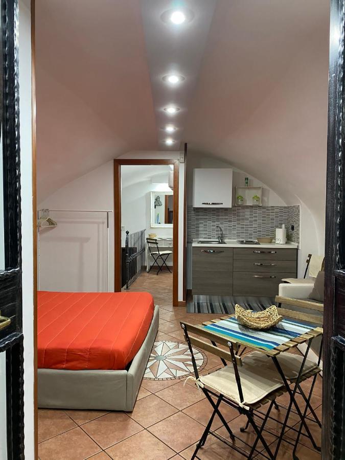 In Love: Balconcino Spaccanapoli Naples