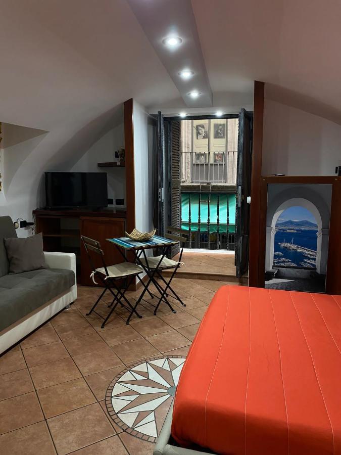 Apartment In Love: Balconcino Spaccanapoli