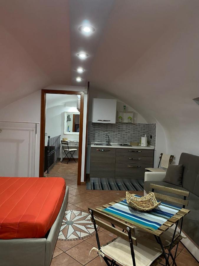 In Love: Balconcino Spaccanapoli Naples