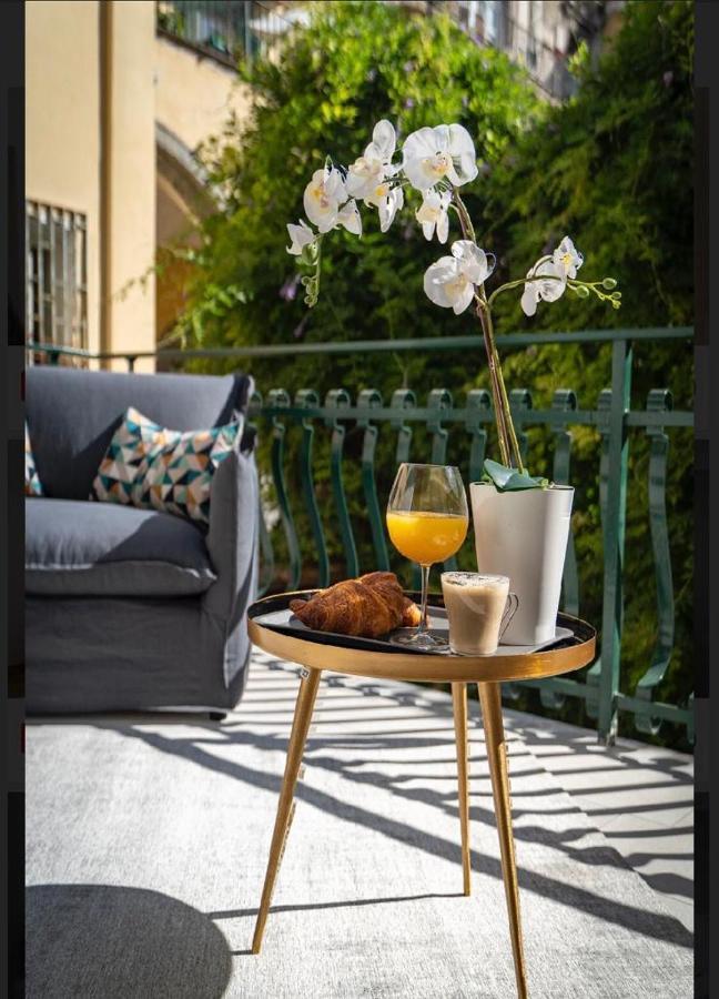 Downtown Napoli B&B “Se Nun Canto Moro..” Bed & Breakfast