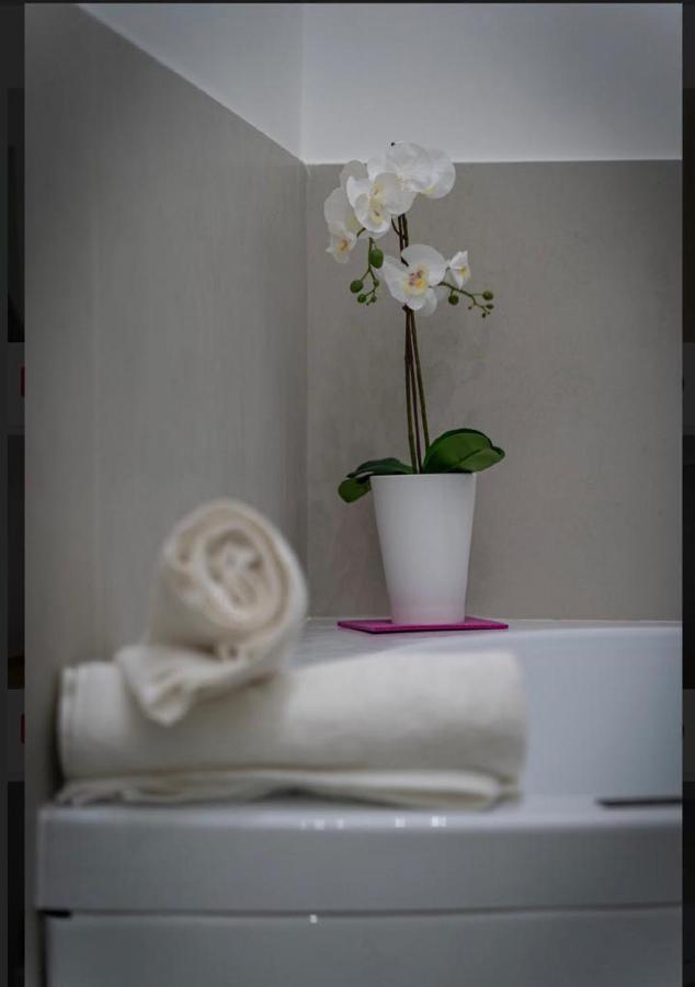 Downtown Napoli B&B “Se Nun Canto Moro..” Bed & Breakfast Naples