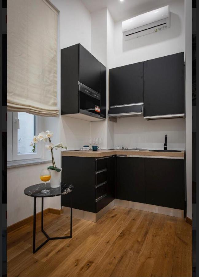 Downtown Napoli B&B “Se Nun Canto Moro..” Bed & Breakfast *