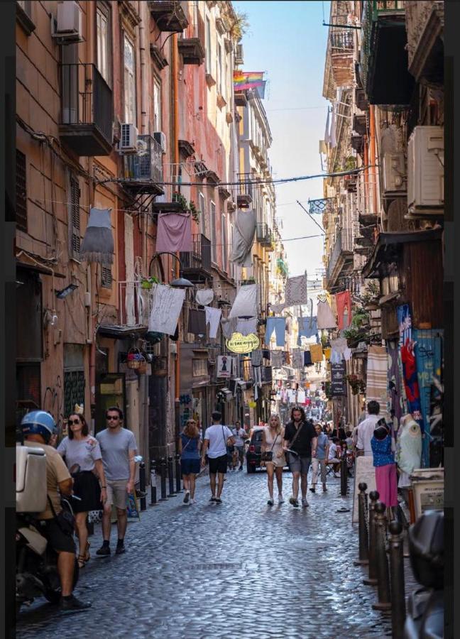 Downtown Napoli B&B “Se Nun Canto Moro..” *