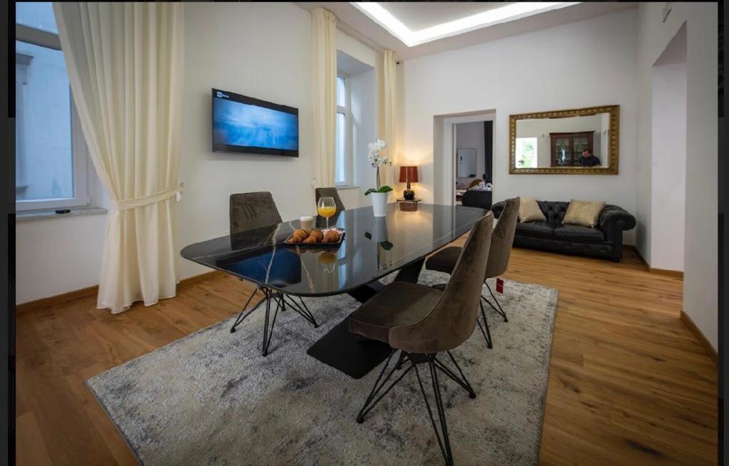 Downtown Napoli B&B “Se Nun Canto Moro..” Naples