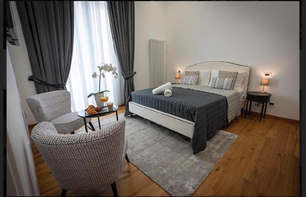 Bed & Breakfast Downtown Napoli B&B “Se Nun Canto Moro..” Naples