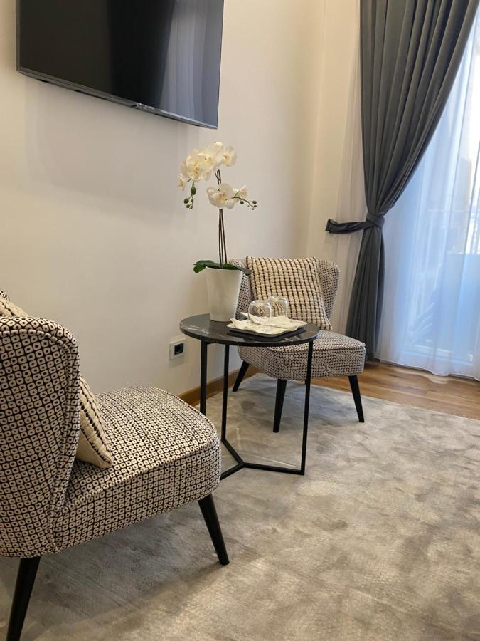 Downtown Napoli B&B “Se Nun Canto Moro..” *