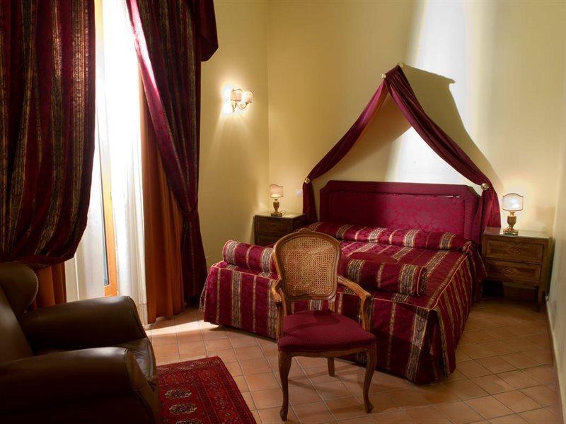 Chiaja De Charme 3* Naples