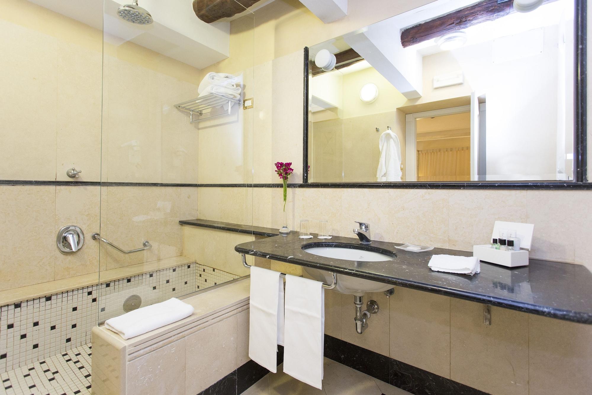 Costantinopoli 104 Naples