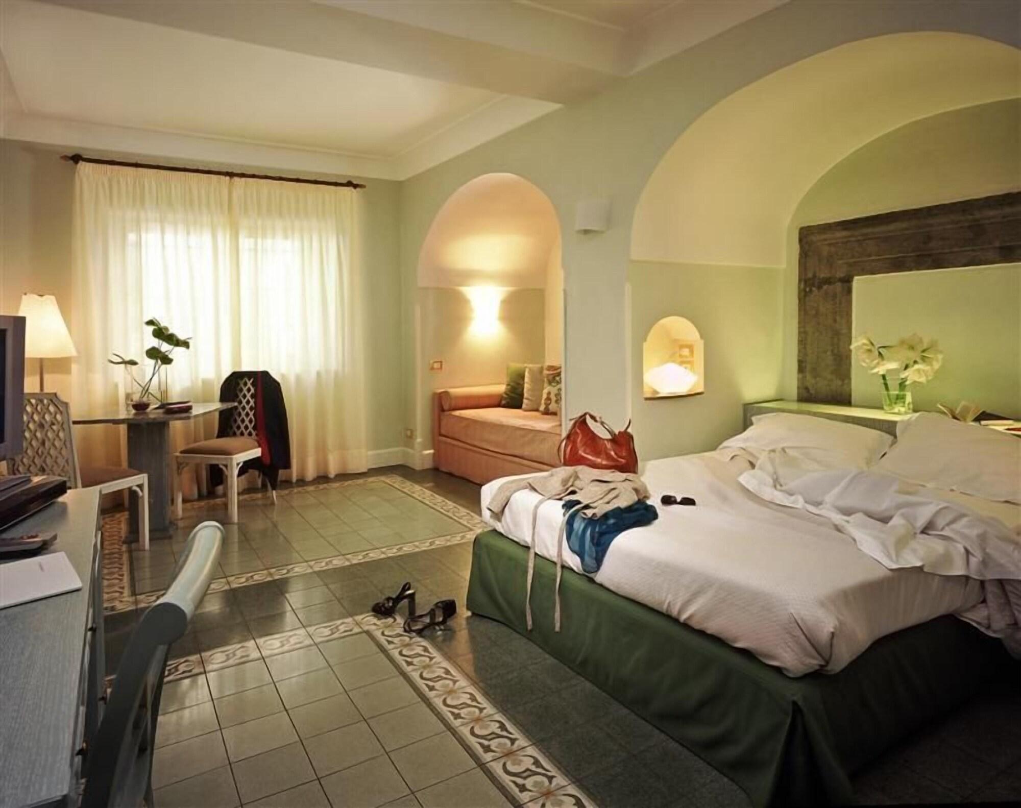 Costantinopoli 104 Hotel 4*