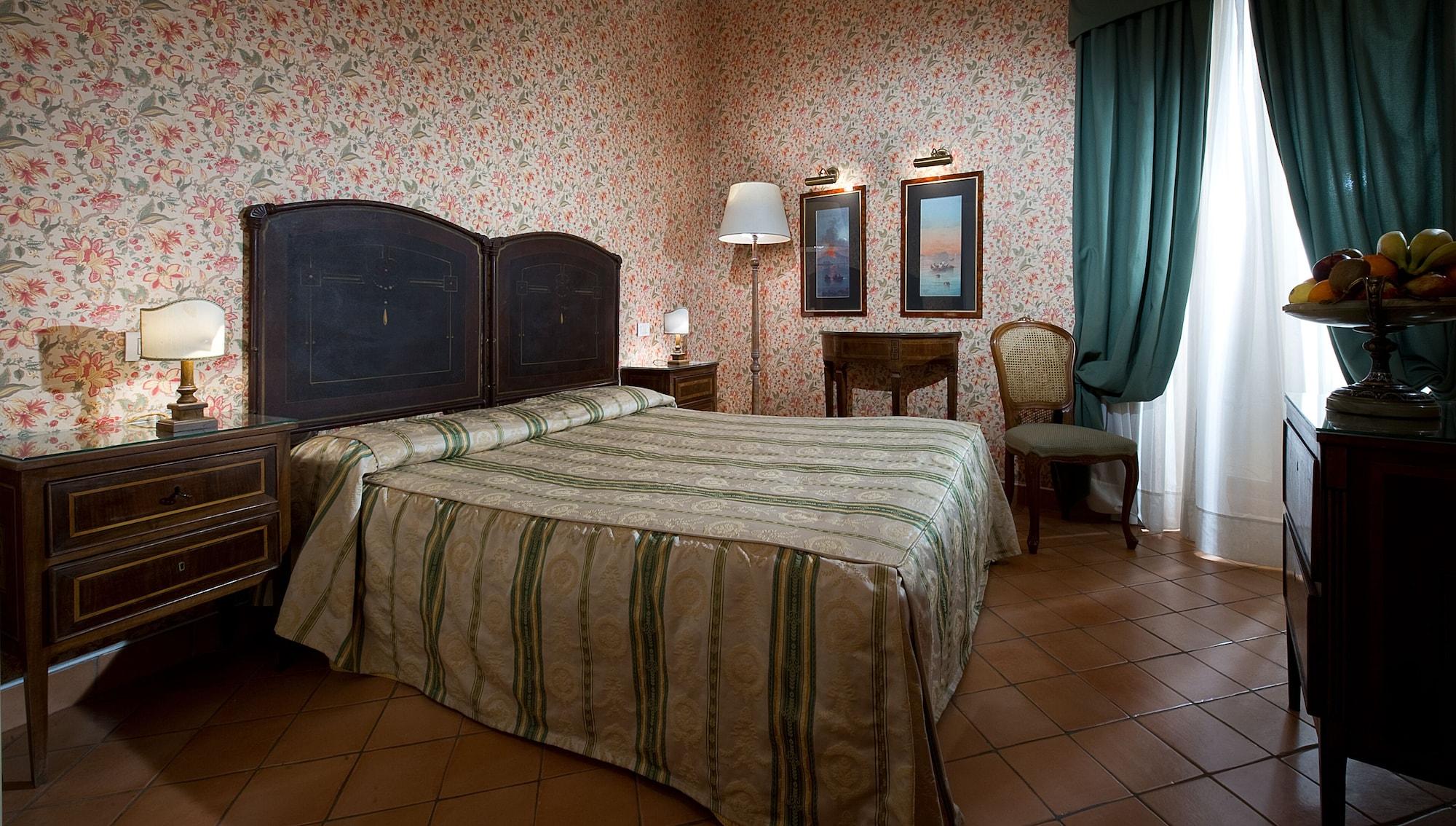 Chiaja De Charme 3* Naples