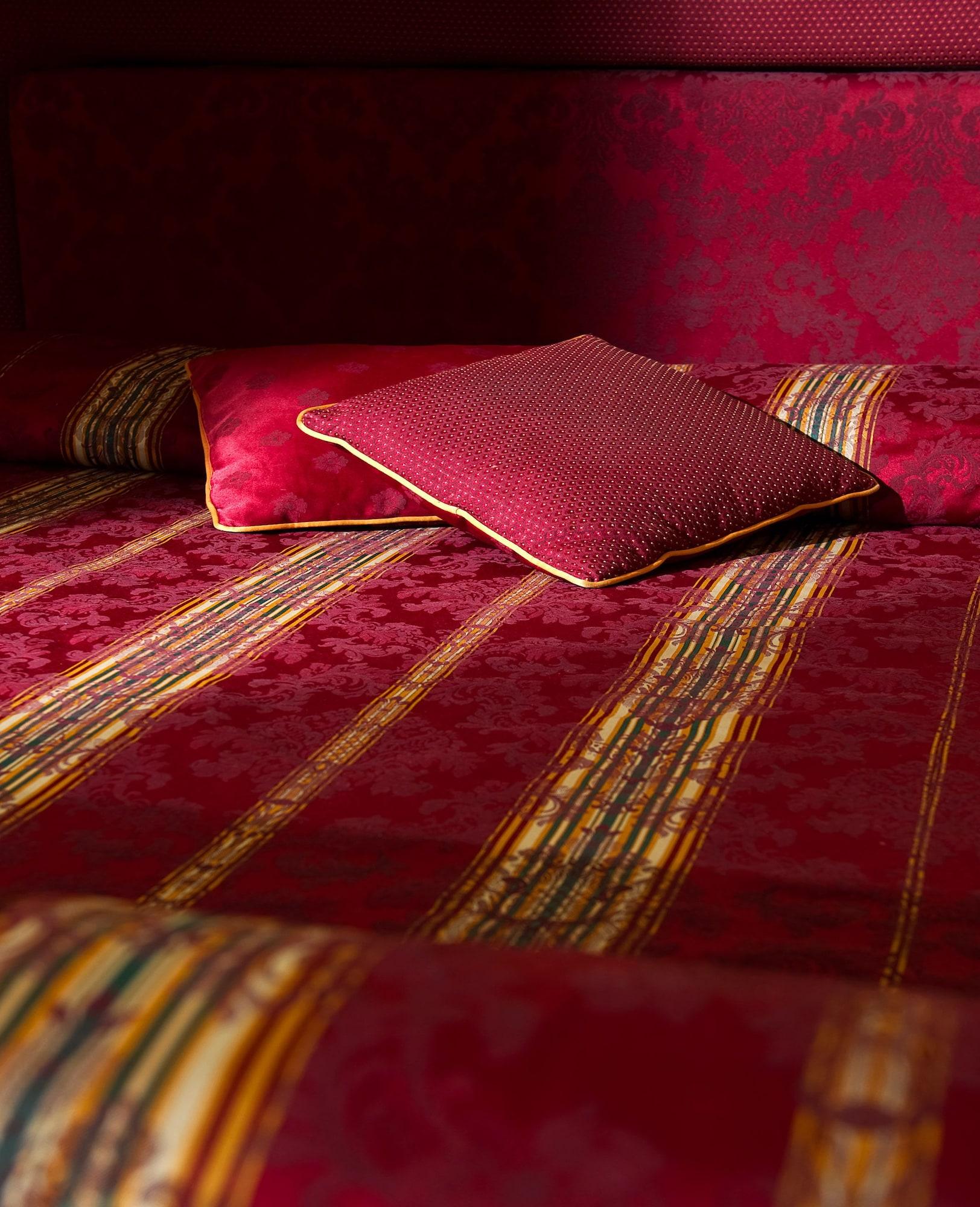 Hotel Chiaja De Charme 3*