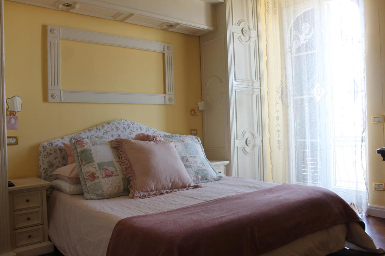 Le Sorelle Naples