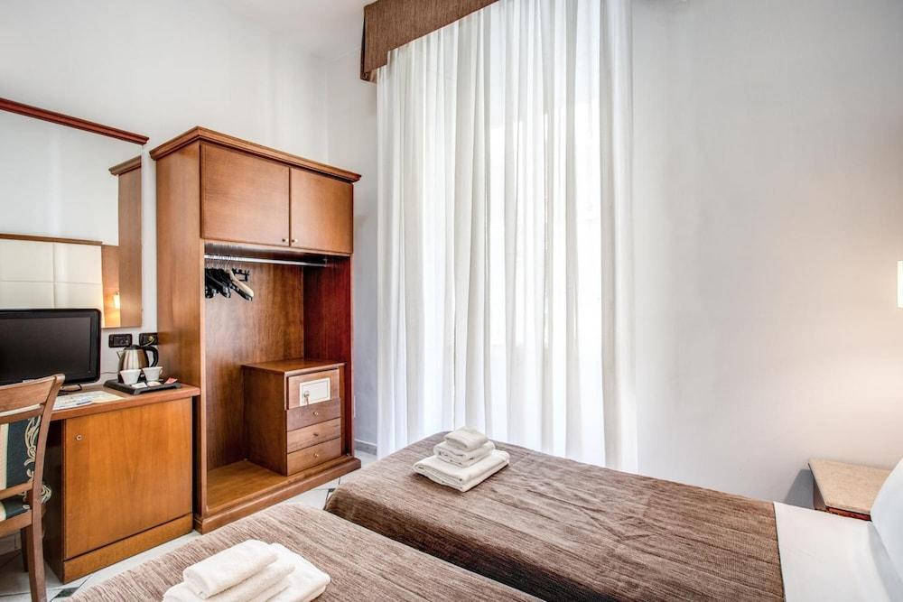 Garibaldi 3* Naples