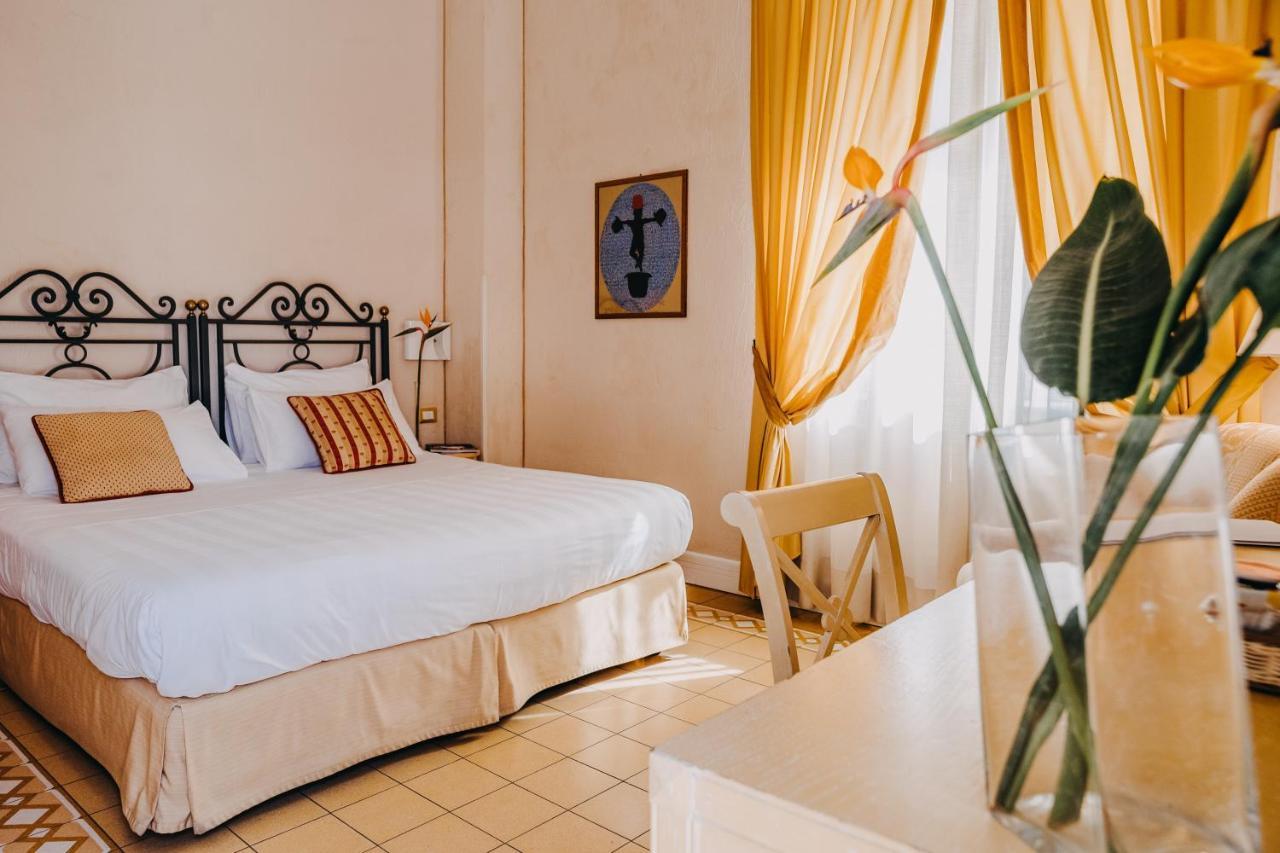 Hotel Costantinopoli 104 Naples