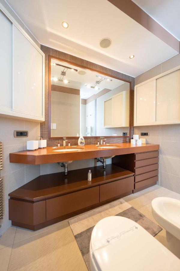 The Only One In By Dimorra Apartment