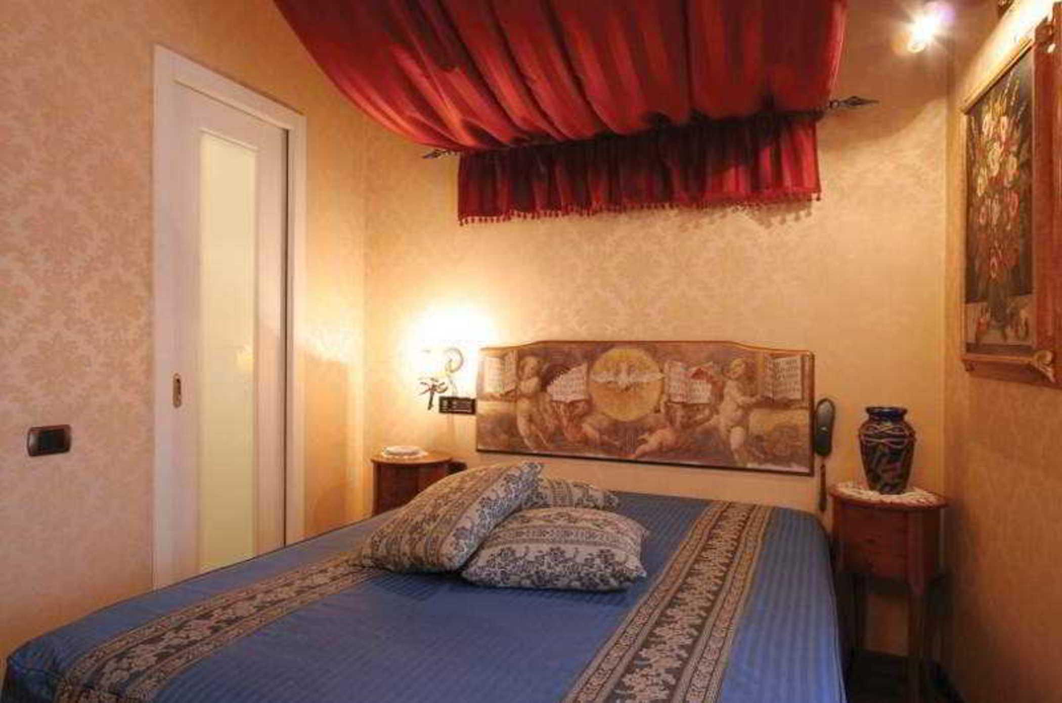 Ares 4* Naples