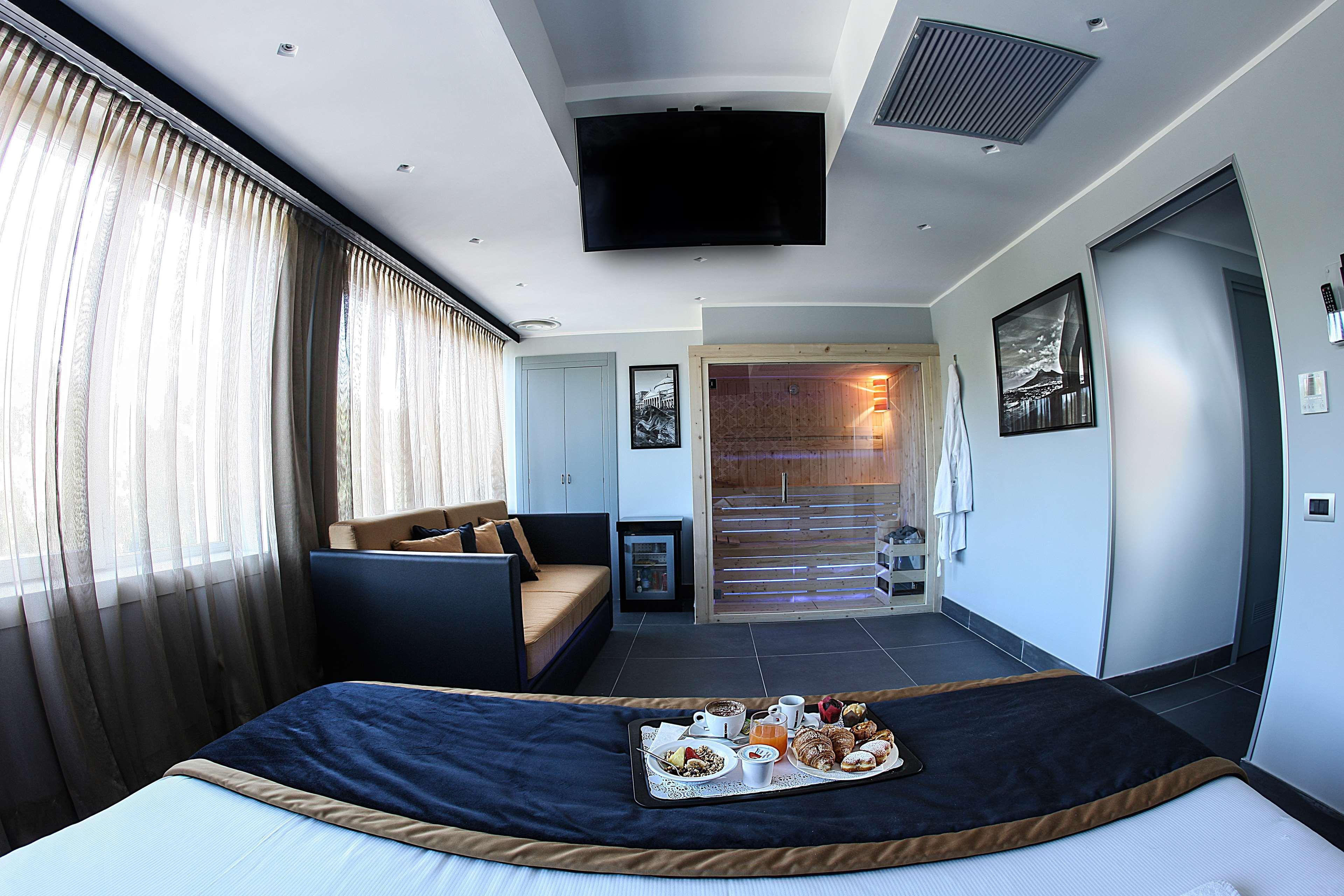 Western Jfk 4* Naples