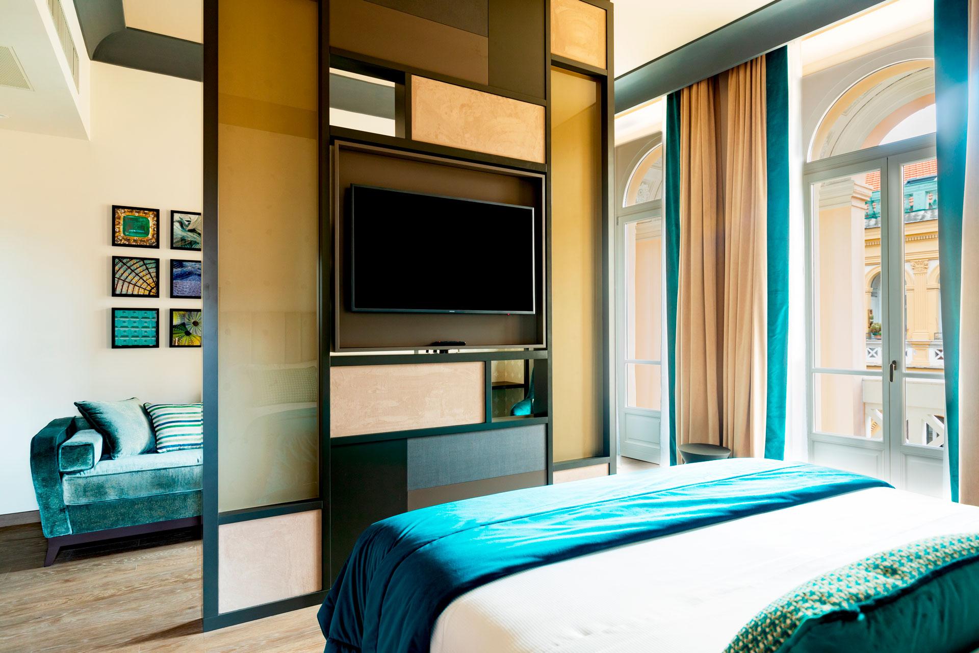 Amadomus Luxury