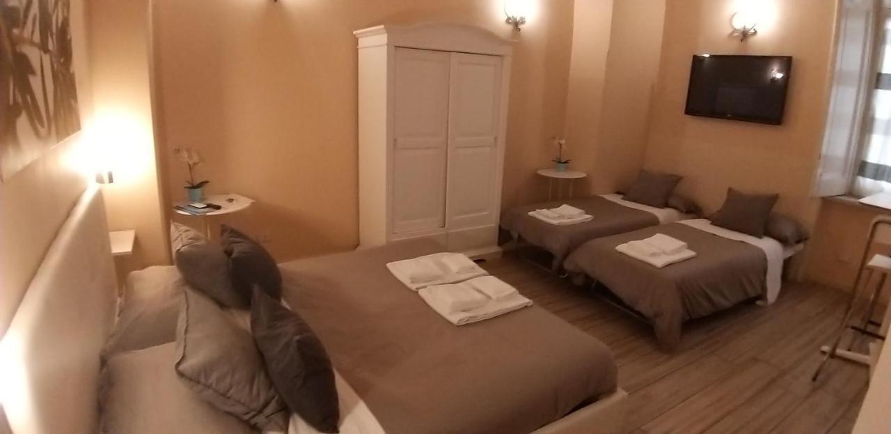 Da Polly A Piazza Amedeo Bed & Breakfast Naples