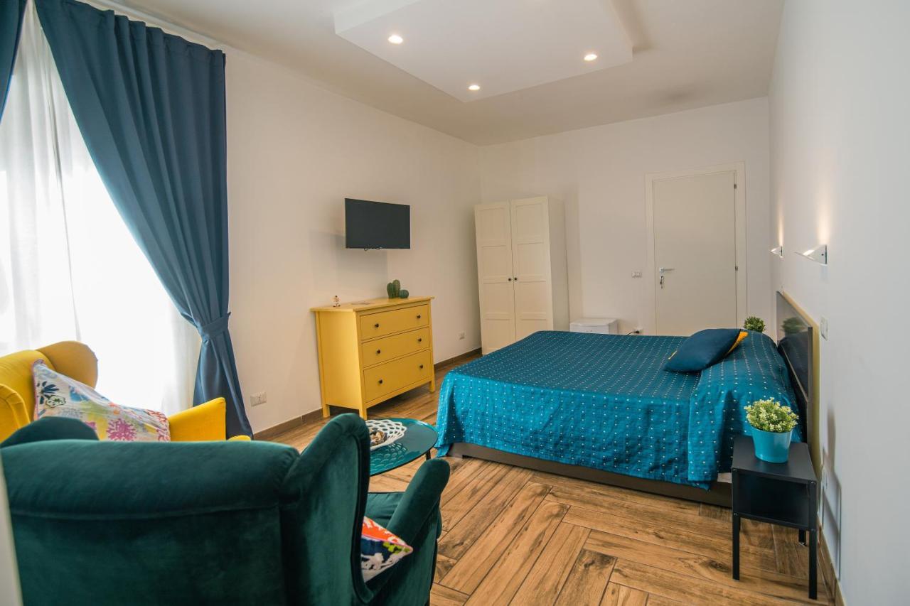 Hub Ferroviario - 12 Posti Letto Per Il Tuo Gruppo A Con Wifi E Netflix Naples