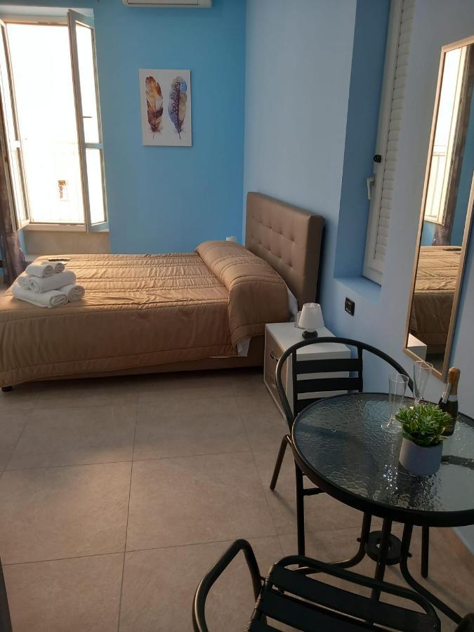 Greth House * Naples