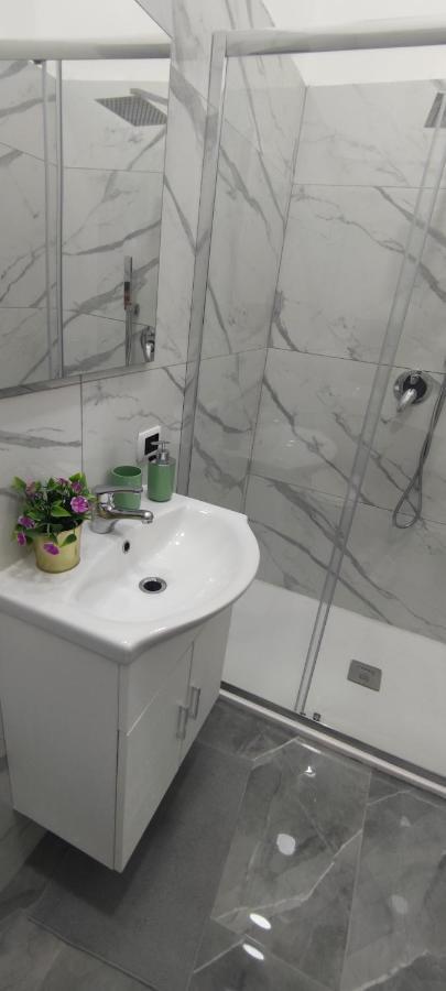 Domus Luigi Leone Bed & Breakfast Naples