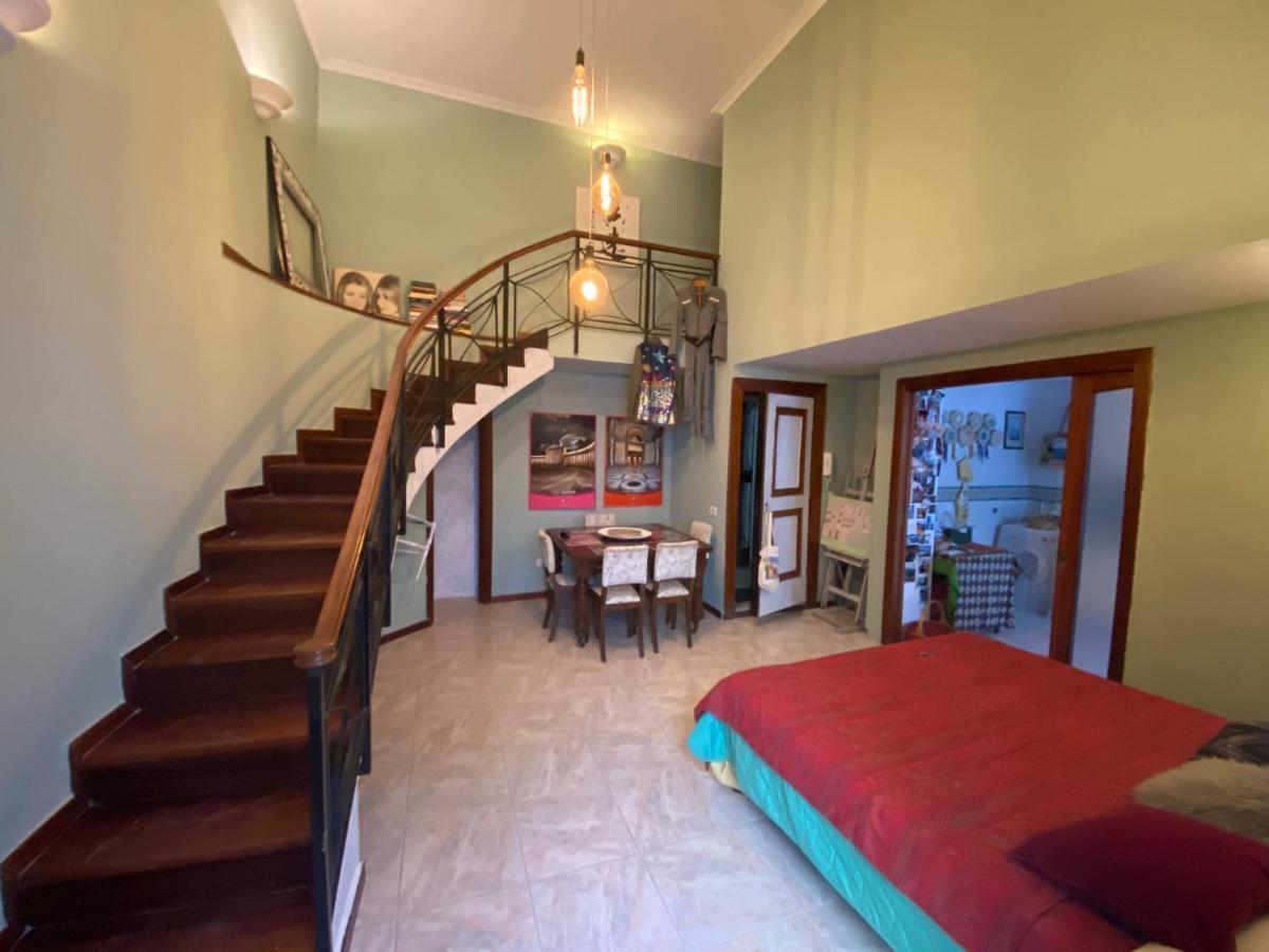 Apartment Casa Gioia, Tra Palazzo Reale,lungomare E Monte Echia *
