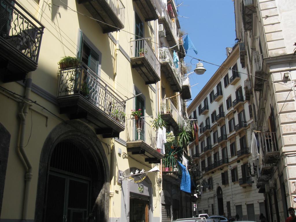 La Fontana Di Rua Catalana Naples