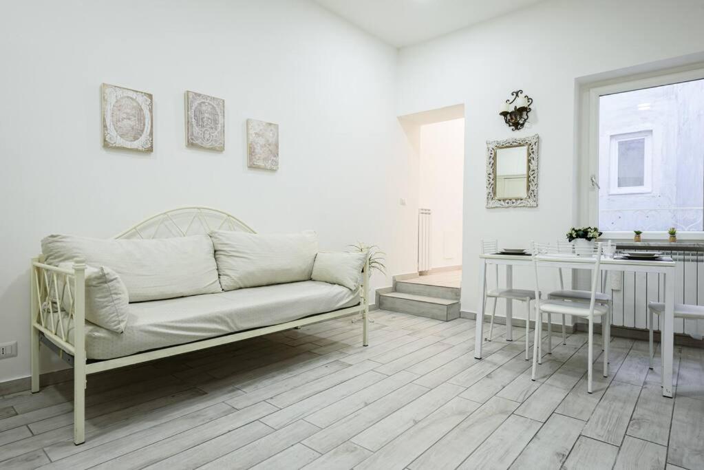 A Due Passi Da Toledo Apartment