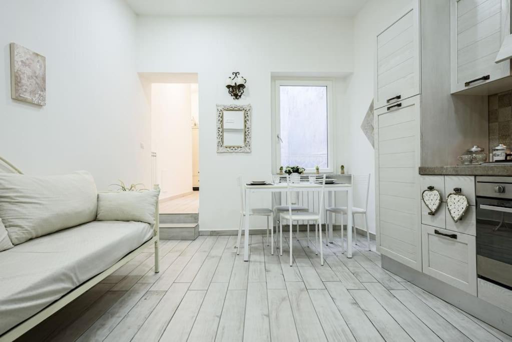 A Due Passi Da Toledo Apartment *