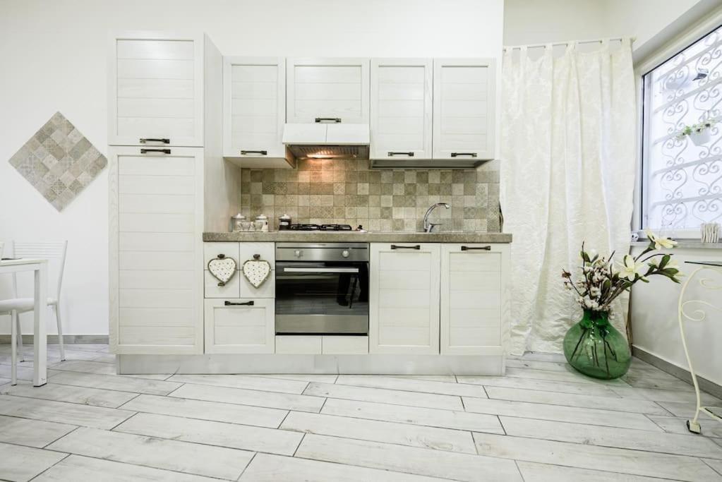 A Due Passi Da Toledo Apartment Naples