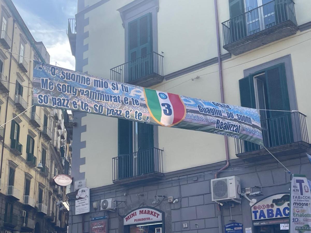 Casetta Piazza Plebiscito * Naples