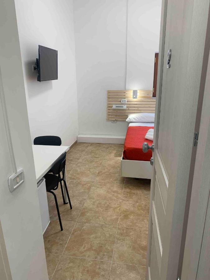 Miris Fast And Comfortable With Self Check In 8 Minutes Walk Near Airport Guest house Naples