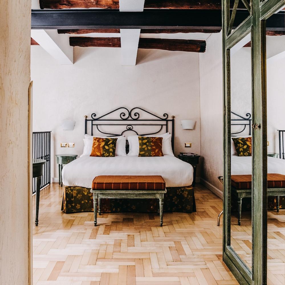 Hotel Costantinopoli 104 Naples
