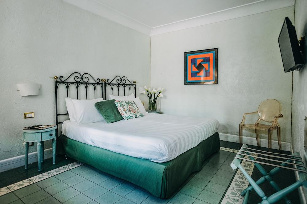 Costantinopoli 104 Hotel Naples