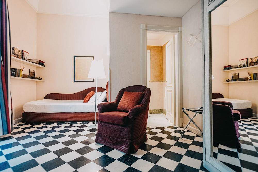 Hotel Costantinopoli 104