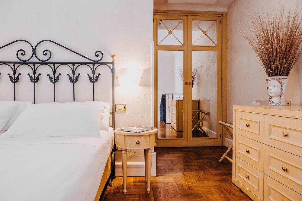 Costantinopoli 104 Hotel Naples