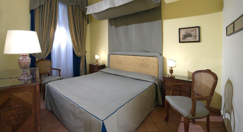 Hotel Chiaja De Charme Naples