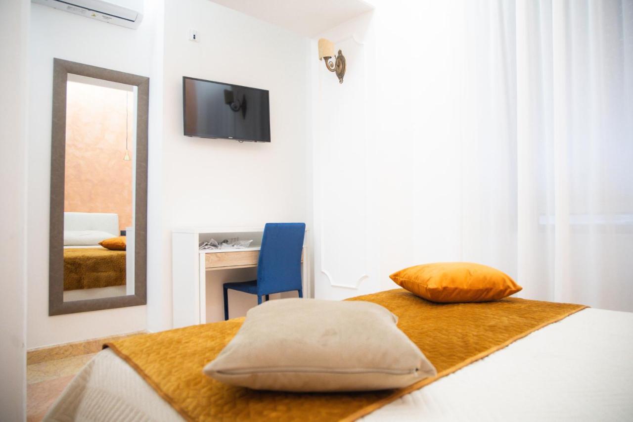 El Diez Guest house Naples