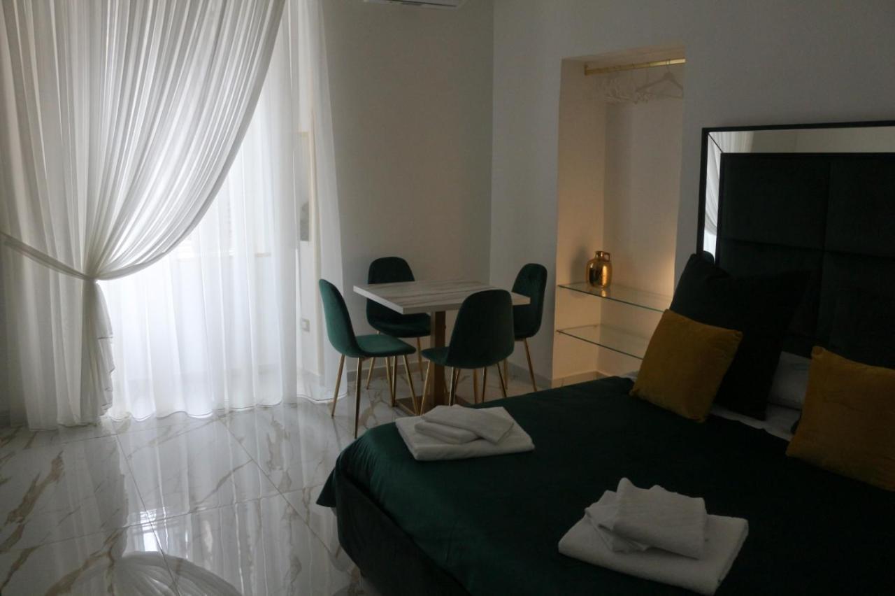 Valeryroom * Naples