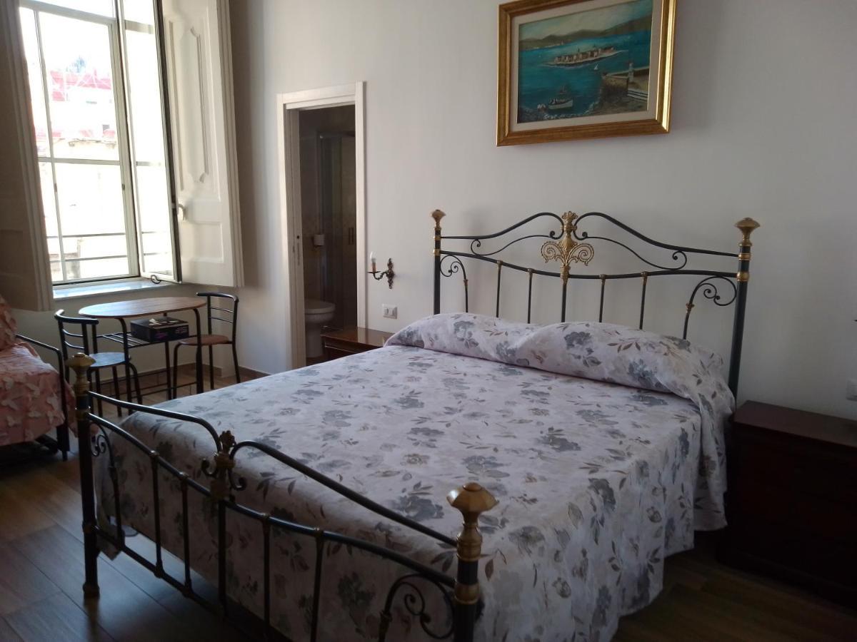 Palazzo Sersale Bed & Breakfast Naples