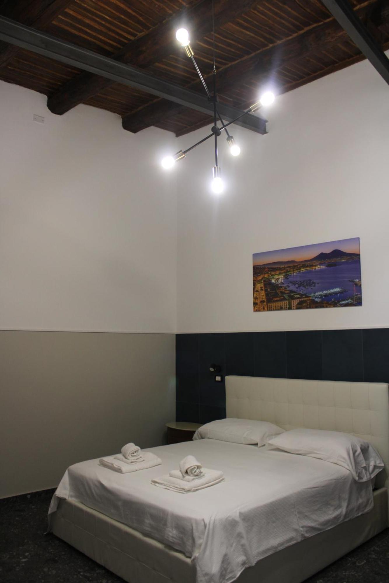 Bed & Breakfast La Del Centro Storico Naples