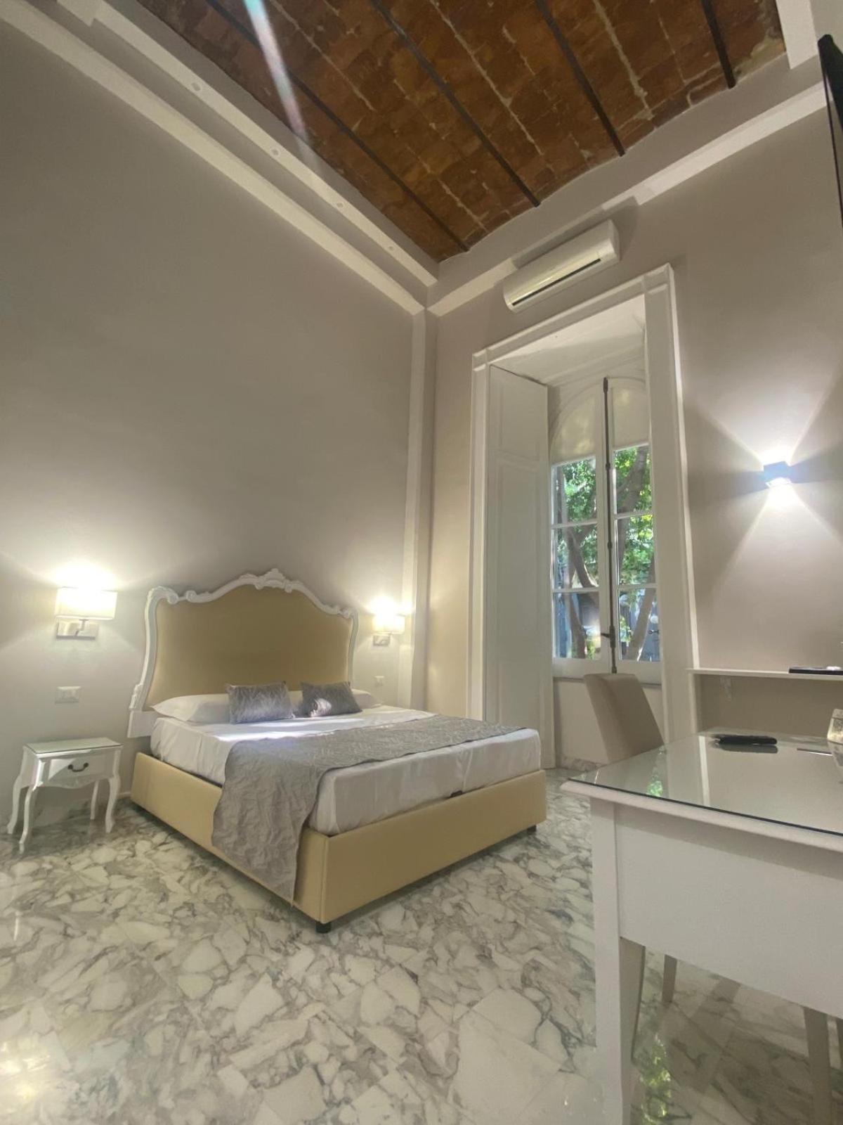 Miluar Luxury - Vanvitelli Bed & Breakfast *