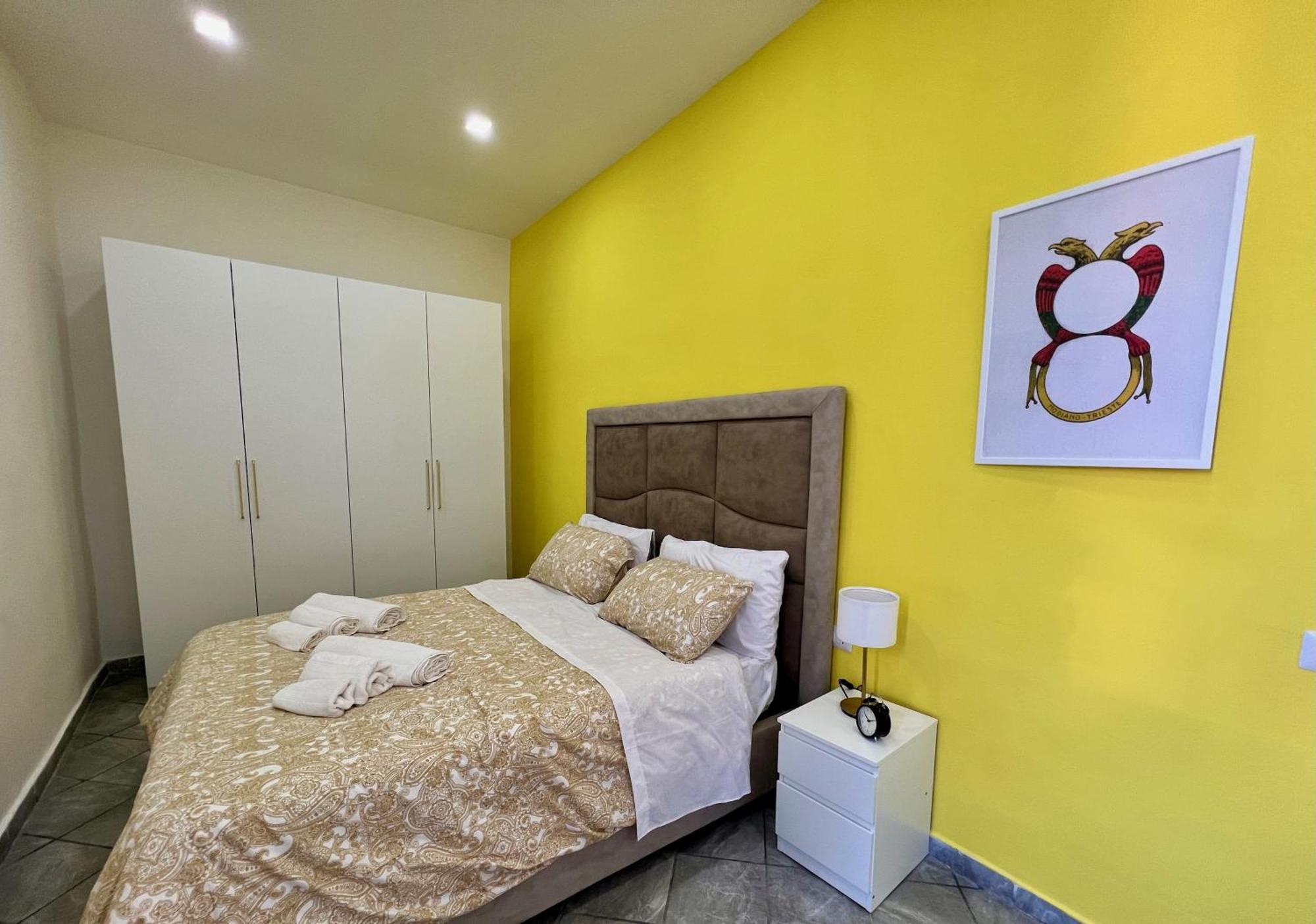 7 House * Naples