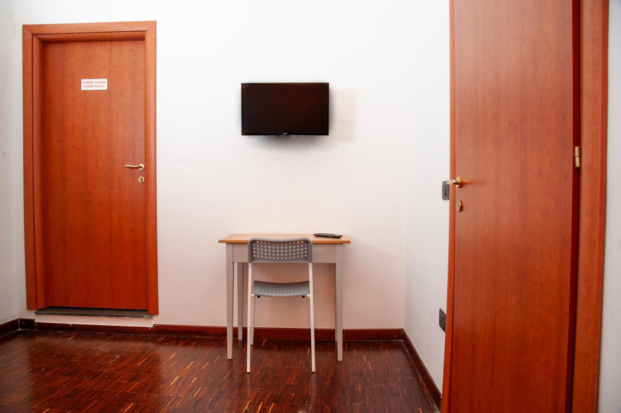 Palazzo Carafa Della Spina And Bed & Breakfast Naples