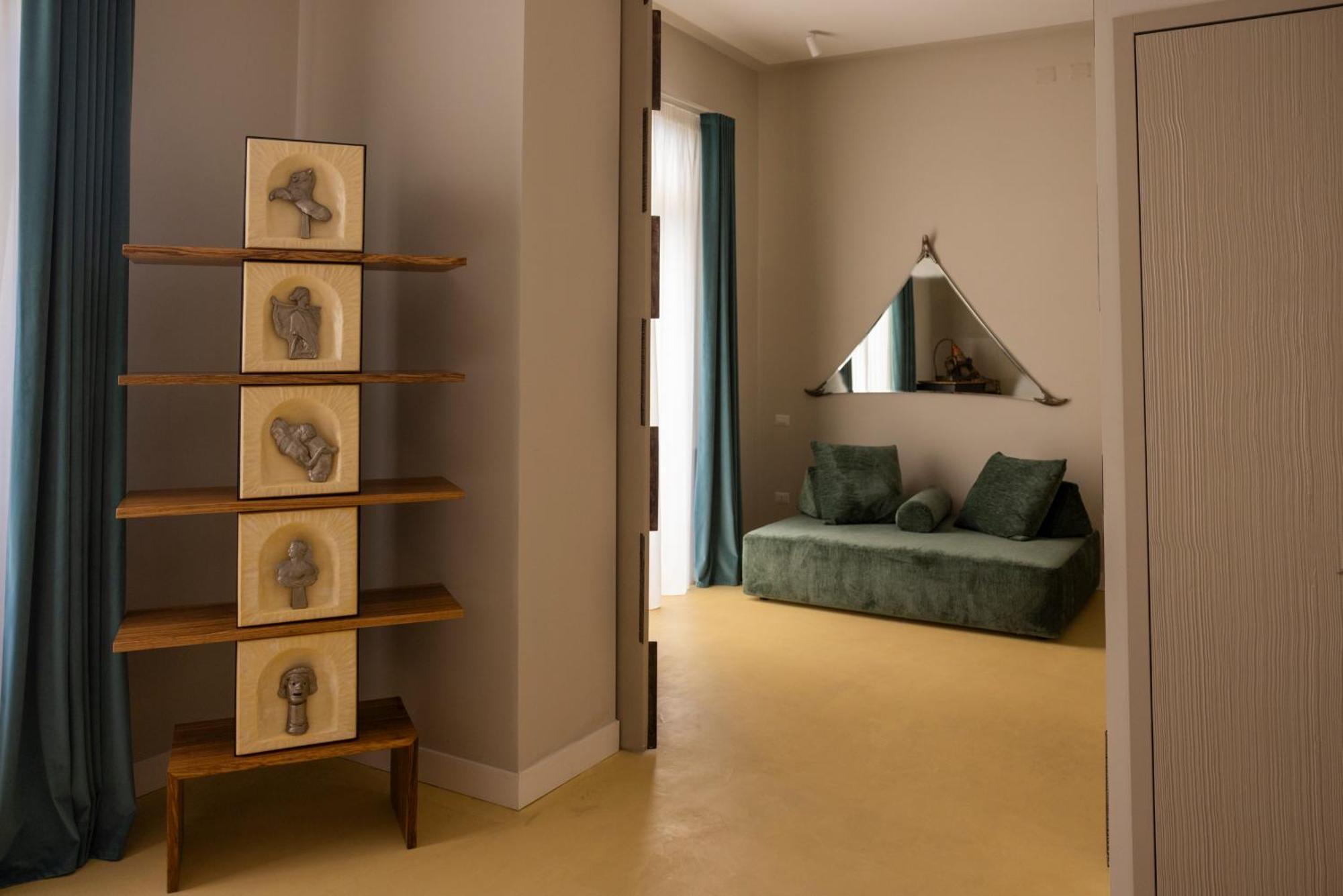 Atelier Ines Arts & Naples