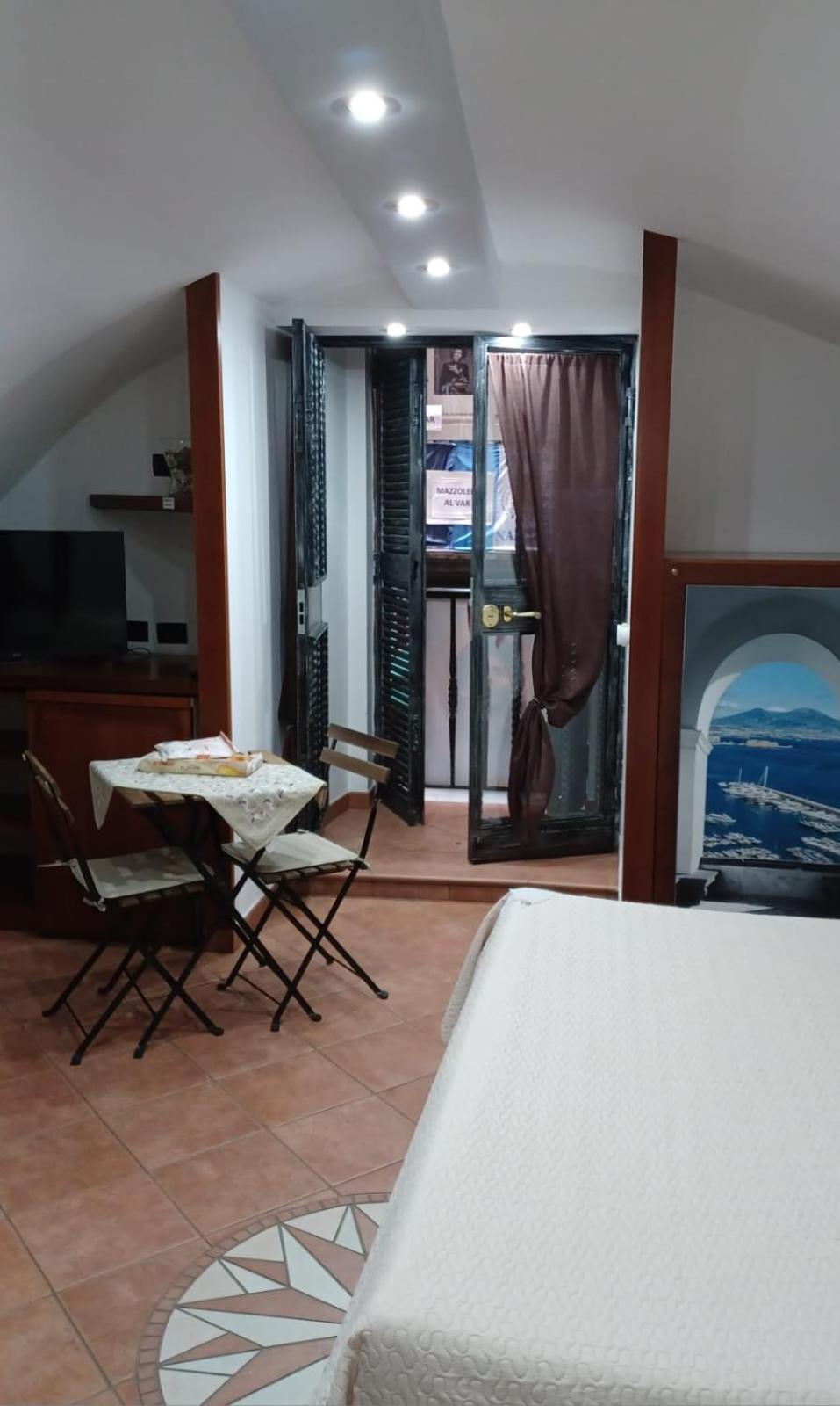 In Love: Balconcino Spaccanapoli Naples