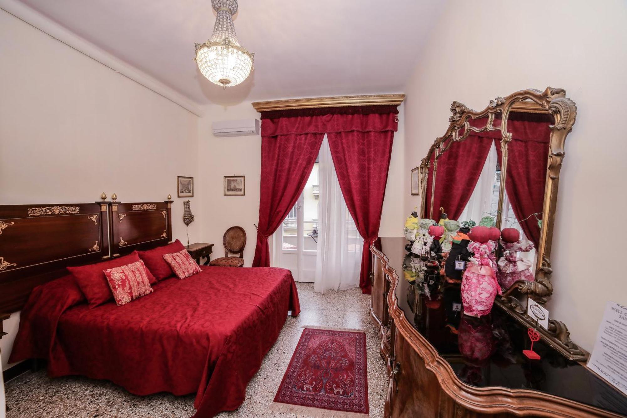 Well - Lungomare Santa Lucia Naples