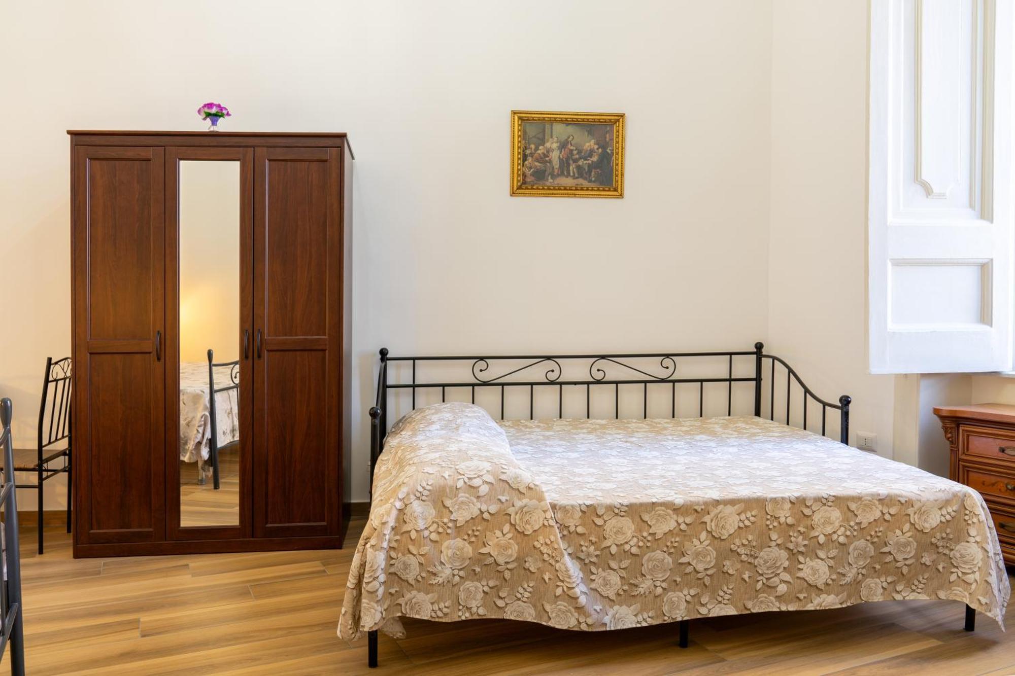 Bed & Breakfast Palazzo Sersale Naples