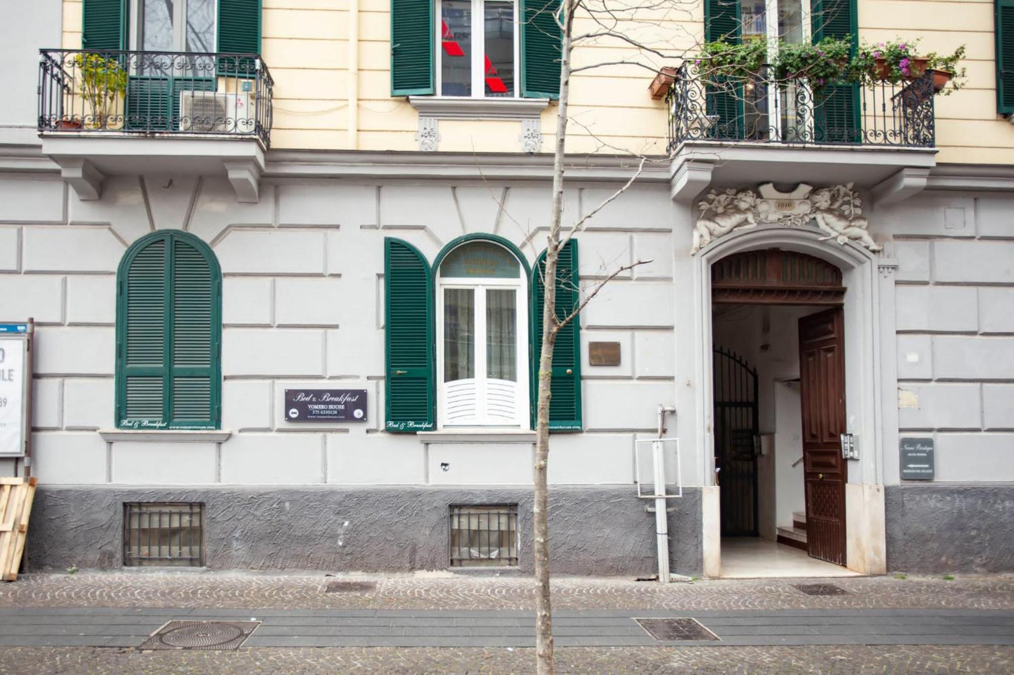 Vomero House 2*